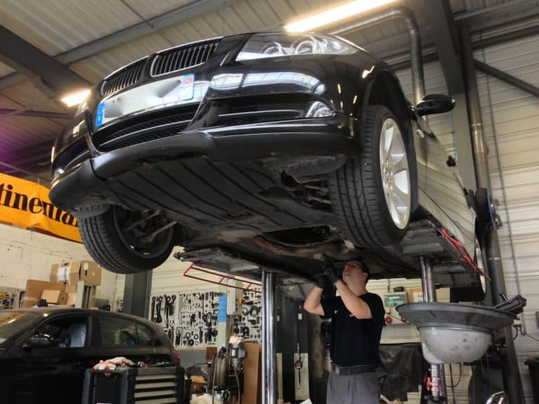 Le moment de la vidange de votre voiture