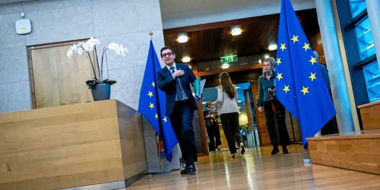 13 millions d’emplois sur le fil : Bruxelles lance un plan audacieux pour sauver l&rsquo;automobile européenne face à la Chine