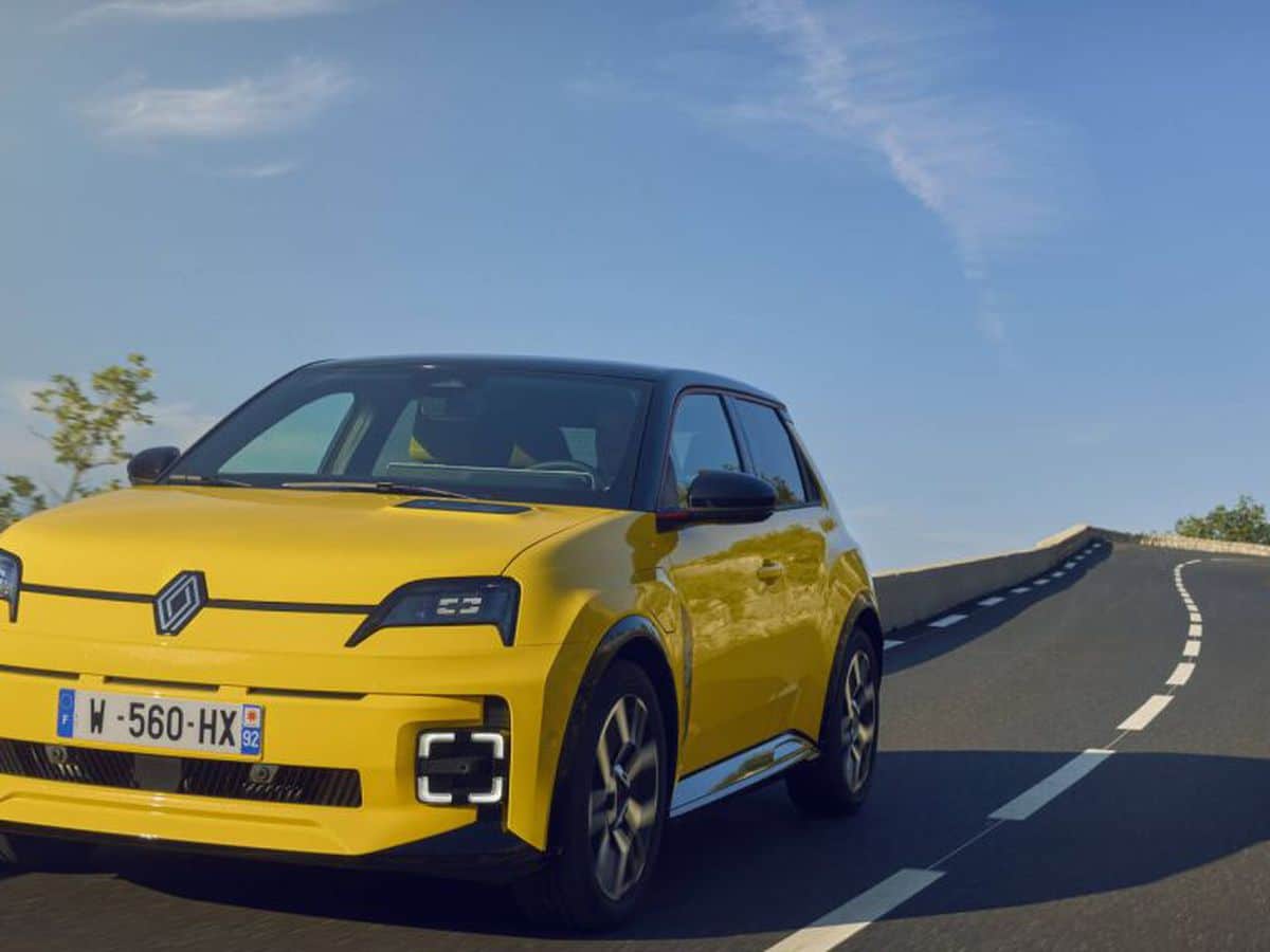 R5 E-Tech : Renault contre-attaque Tesla et VW avec une mise à jour logicielle qui promet de tout changer