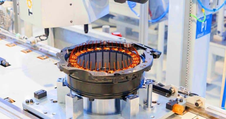 Ce moteur hybride atteint 130 km/h en mode 100 % électrique : une prouesse technologique inédite
