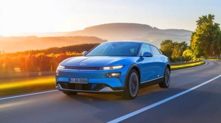 Ce SUV hybride japonais, star des routes françaises, voit son prix chuter de 7 000 € et séduit encore plus d'automobilistes