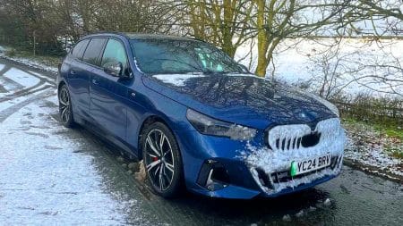 Cette BMW i5 Touring défie l&rsquo;hiver : 6,1 secondes pour atteindre 100 km/h malgré la neige et la glace