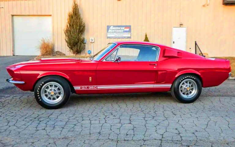 Cette Shelby GT350 de 1967 cache un secret sous son capot : un superchargeur Paxton qui bouscule l&rsquo;histoire automobile