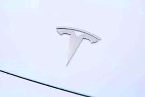 Elon Musk relance la rumeur : une Tesla révolutionnaire à prix cassé dès 2025, mais vrai mystère sur le modèle