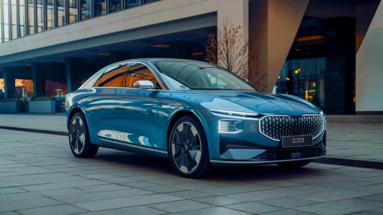 Avec seulement 4,5L/100 km, cette citadine espagnole de 2025 bouscule les standards de l&rsquo;économie et de l’innovation
