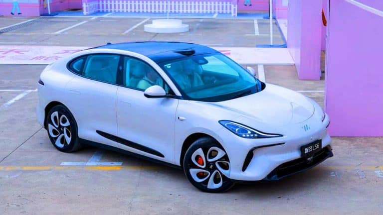 Cette concurrente chinoise de la Tesla Model 3 défie toutes les attentes avec son concept hors du commun