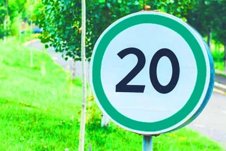 Nouveau panneau vert : 50% des Français ignorent son rôle crucial pour la sécurité routière et la prévention des accidents