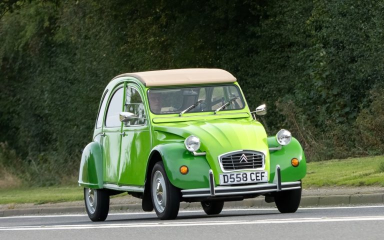 Citroën ressuscite la légendaire 2CV pour affronter la R5 électrique de Renault : un héritage renouvelé pour conquérir le marché