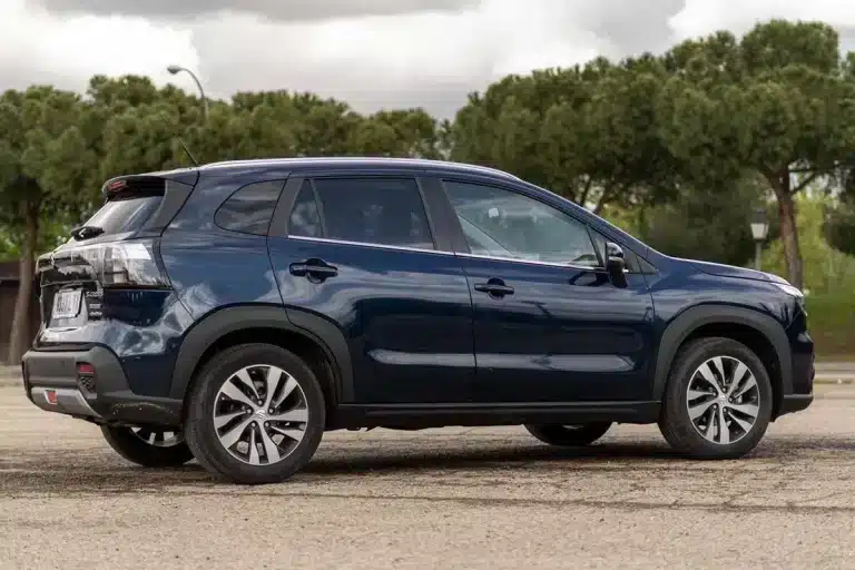 Ce SUV hybride japonais débarque en 2025 avec une sobriété record et un prix imbattable : un séisme sur le marché automobile