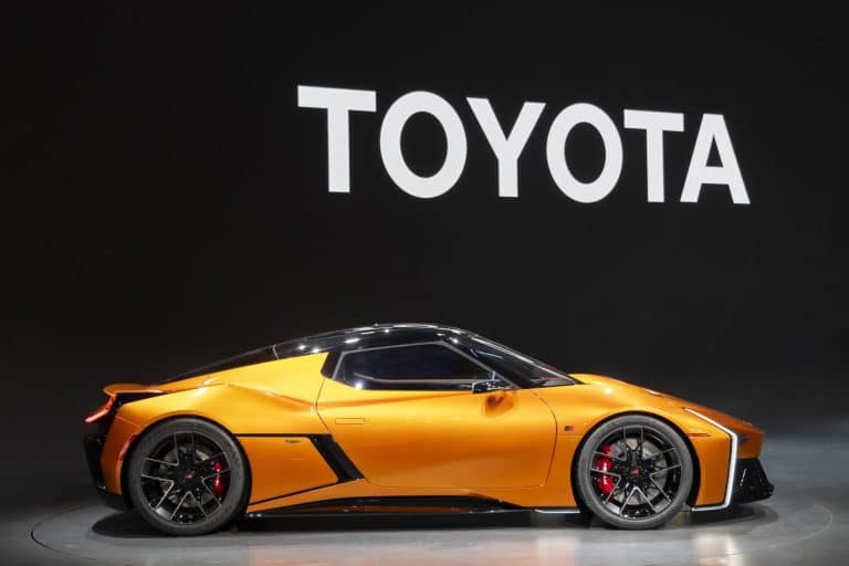 Le projet électrique le plus ambitieux de Toyota prend un tournant inattendu : la légende devra patienter