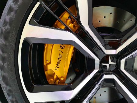 Ce cabriolet électrique Polestar 6 repoussé : une année de suspense pour les passionnés d&rsquo;innovations et de design audacieux