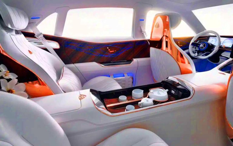 Cette Mercedes-Maybach aux sièges en or rose repousse les limites du luxe automobile