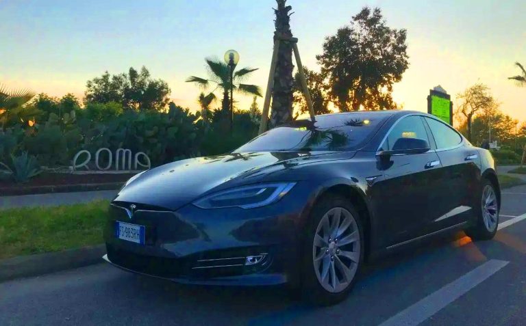 Les premières images de l’autopilotage Tesla FSD révèlent le chemin parcouru : une révolution en marche