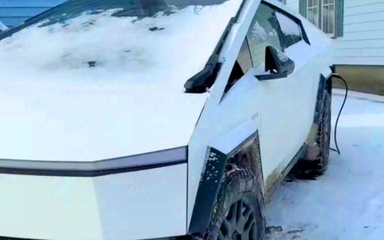 Mis à l’épreuve par une tempête de neige à -6°C : le Tesla Cybertruck tient-il vraiment ses promesses