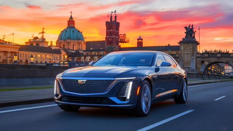 Cadillac débarque en Europe avec une offensive électrique et sportive, prêt à défier les géants du luxe automobile