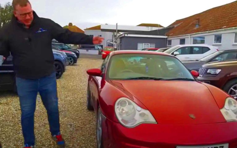 Ce YouTuber achète une Porsche 911 pour 9 000 $ : un projet de restauration qui pourrait coûter 10 fois plus cher