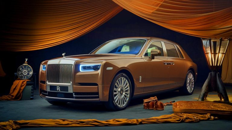 Cette Rolls-Royce Phantom Goldfinger, hommage à 1937, intègre des balles dorées : une voiture digne de James Bond