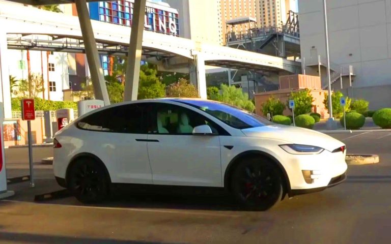 Cette Tesla Model X a affronté la journée la plus chaude jamais enregistrée dans la Vallée de la Mort : un test extrême