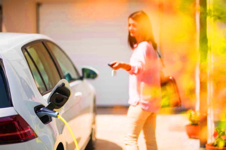 Voitures électriques en 2025 : autonomie, recharge, primes… tout ce qui va bouleverser votre quotidien