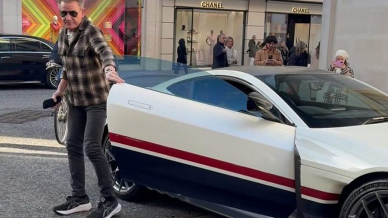 Gordon Ramsay aperçu à Londres au volant de l’exclusive Aston Martin Valiant, un bijou à plus de 2 millions d’euros