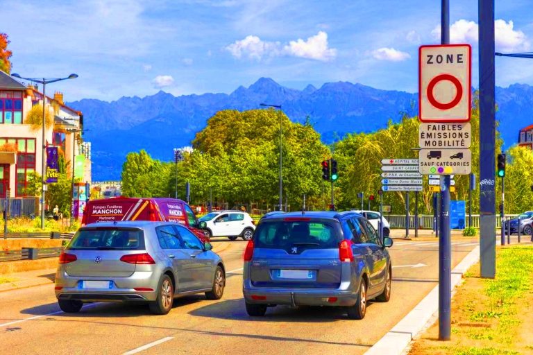 Pass ZFE : voici comment rouler à Paris en 2025 avec une voiture Crit’Air 3, 4, 5 ou non classée