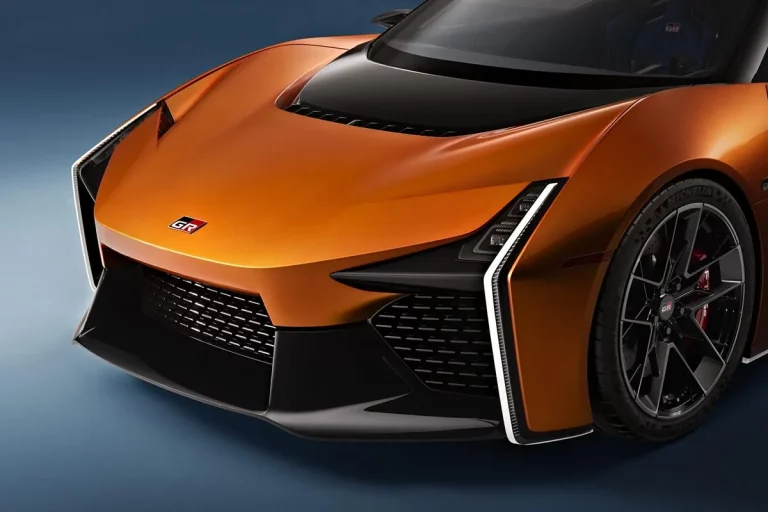 Toyota défie Porsche et McLaren et casse les règles : une sportive compacte à moteur central et 4 roues motrices se prépare à bouleverser le marché