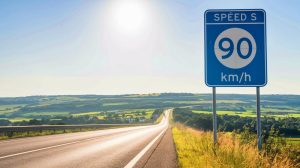 « Une absurdité pour beaucoup » : cette autoroute française bouleverse les codes en réduisant sa vitesse à un étonnant 90 km/h et intrigue l'Europe entière