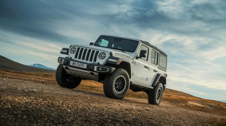 « Une bête mécanique ressuscitée » : ce mythique tout-terrain revient avec un moteur dévastateur, humiliant les 4×4 électriques modernes