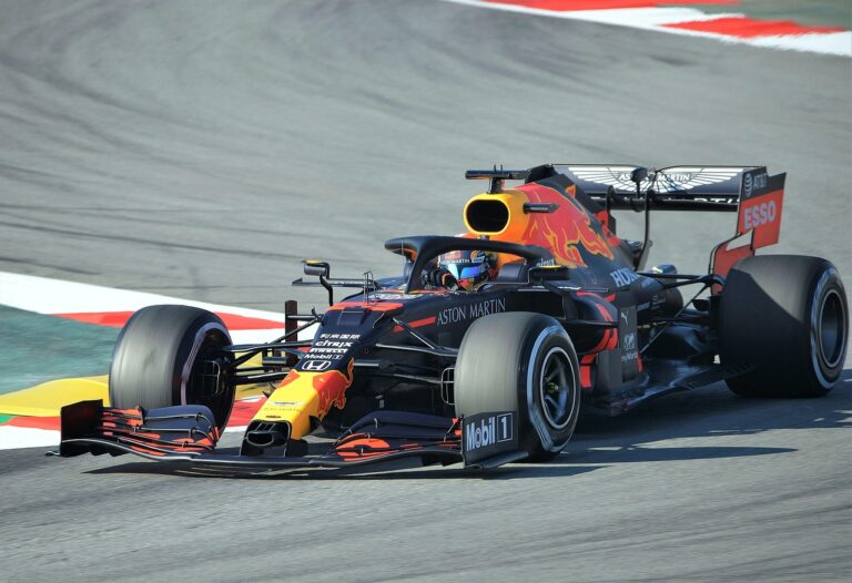 Verstappen clame « Je ne laisserai personne m&rsquo;arrêter » pour 2026 et sidère la F1 avec ses ambitions audacieuses qui divisent les fans du monde entier