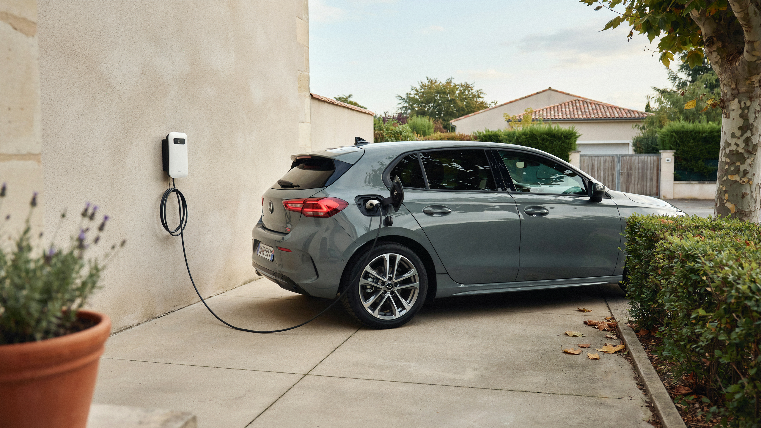 Fiscalité des voitures électriques : pourquoi la taxe au kilomètre n’est pas retenue à ce stade