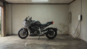 Acheter une moto électrique d’occasion commence par le contrôle de la batterie